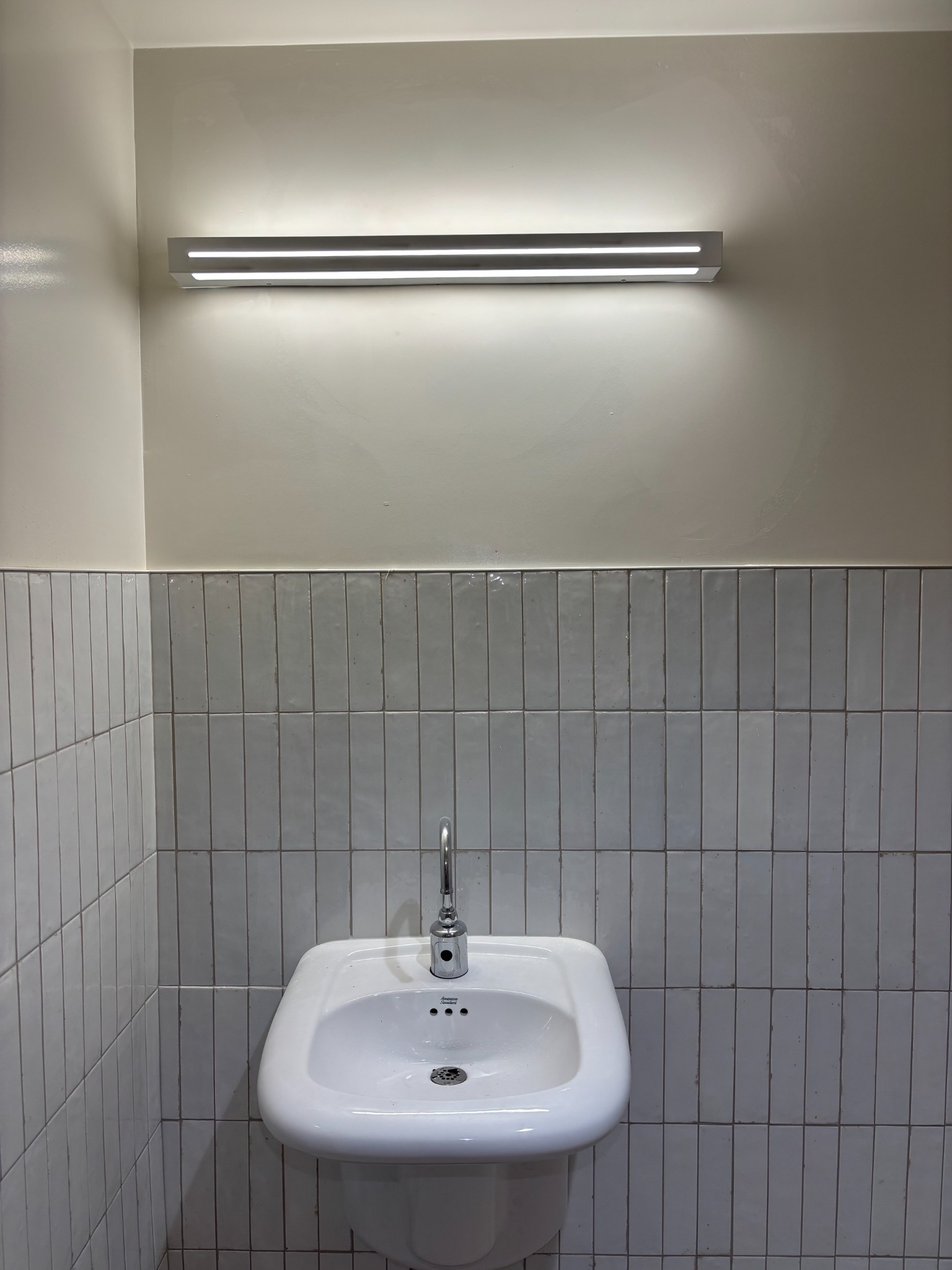 Bathroom vanity light installation